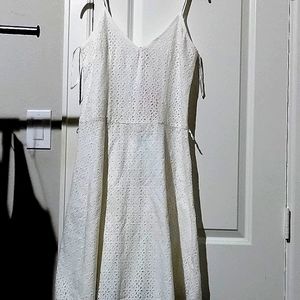 Duè midi white dress spaghetti strapped.